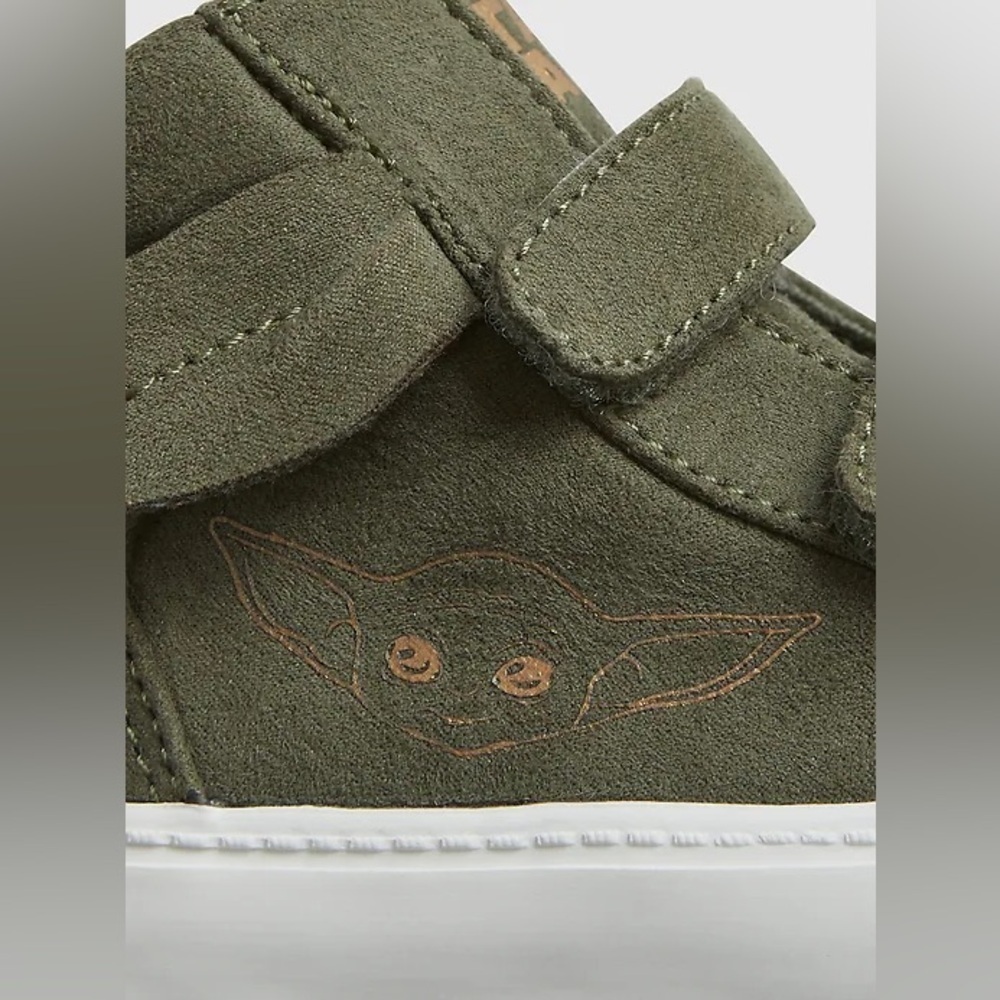 GAP x STAR WARS Kid Baby Yoda High Top Shoes, Desert Cactus (US 9)